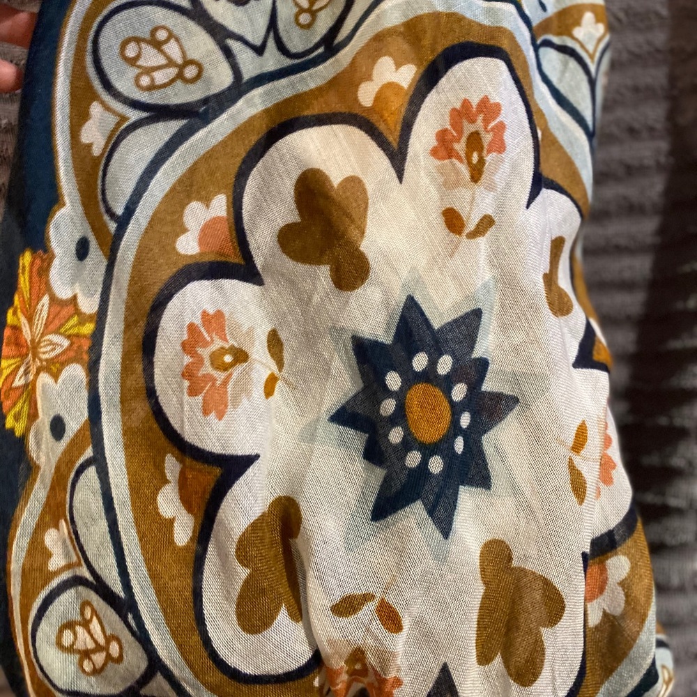 2 printed scarves - Picture 3 of 3
